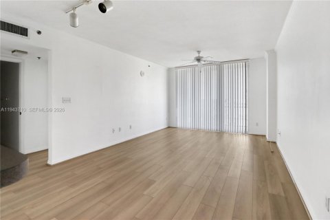 Condominio en venta en Miami, Florida, 1 dormitorio, 64.47 m2 № 2001610 - foto 3