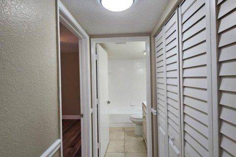 Condo in West Palm Beach, Florida, 3 bedrooms № 2083840 - photo 5