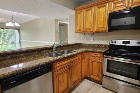 Condo in West Palm Beach, Florida, 3 bedrooms № 2083840 - photo 4