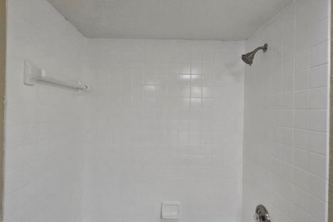Condo in West Palm Beach, Florida, 3 bedrooms № 2083840 - photo 9