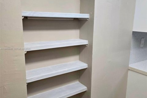 Condo in Palmetto Bay, Florida, 1 bedroom  № 2055981 - photo 5