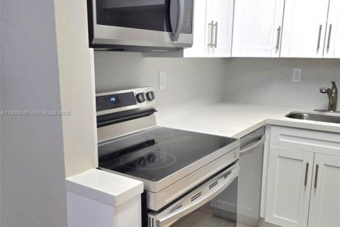 Condo in Palmetto Bay, Florida, 1 bedroom  № 2055981 - photo 7