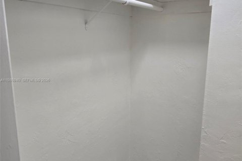 Condo in Palmetto Bay, Florida, 1 bedroom  № 2055981 - photo 17