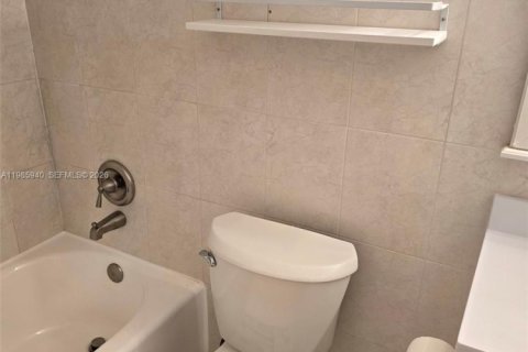 Condo in Palmetto Bay, Florida, 1 bedroom  № 2055981 - photo 15