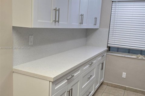 Condo in Palmetto Bay, Florida, 1 bedroom  № 2055981 - photo 11