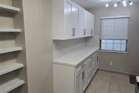Condo in Palmetto Bay, Florida, 1 bedroom  № 2055981 - photo 4