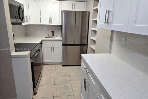 Condo in Palmetto Bay, Florida, 1 bedroom  № 2055981