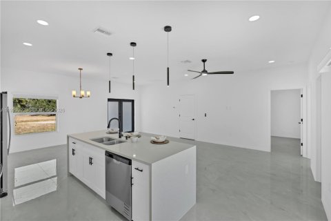 House in Lehigh Acres, Florida 3 bedrooms, 130.62 sq.m. № 1987571 - photo 17