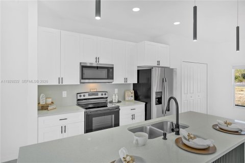 House in Lehigh Acres, Florida 3 bedrooms, 130.62 sq.m. № 1987571 - photo 24