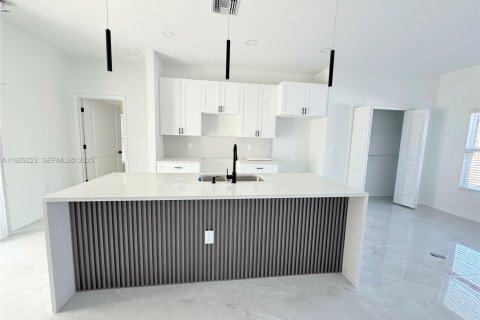 Villa ou maison à vendre à Lehigh Acres, Floride: 3 chambres, 130.62 m2 № 1987571 - photo 3