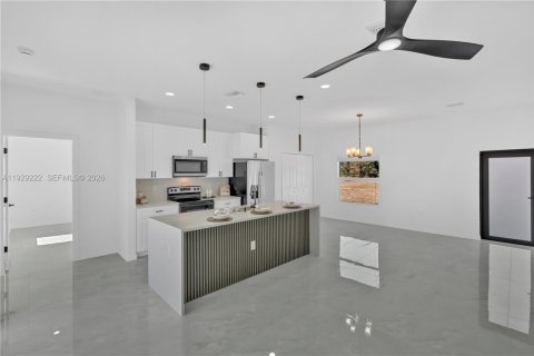 House in Lehigh Acres, Florida 3 bedrooms, 130.62 sq.m. № 1987571 - photo 20