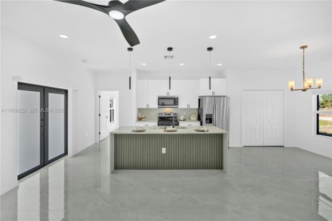 House in Lehigh Acres, Florida 3 bedrooms, 130.62 sq.m. № 1987571 - photo 19