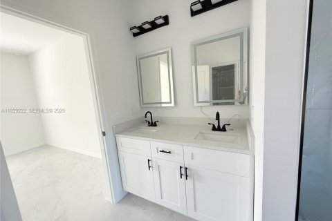 Villa ou maison à vendre à Lehigh Acres, Floride: 3 chambres, 130.62 m2 № 1987571 - photo 11