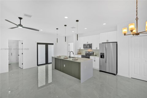 House in Lehigh Acres, Florida 3 bedrooms, 130.62 sq.m. № 1987571 - photo 21