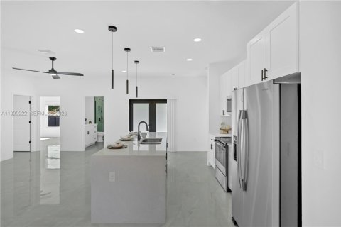 House in Lehigh Acres, Florida 3 bedrooms, 130.62 sq.m. № 1987571 - photo 22