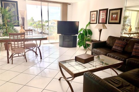 Condominio en alquiler en Pompano Beach, Florida, 1 dormitorio, 70.79 m2 № 2077542 - foto 5
