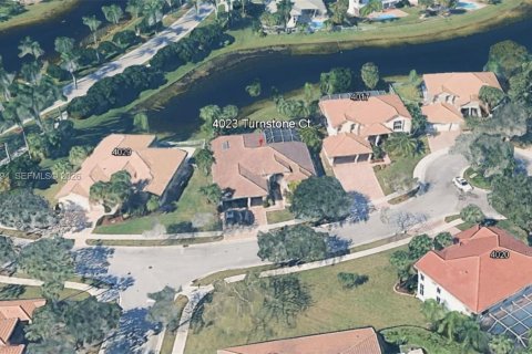 Casa en Weston, Florida 4 dormitorios, 257.99 m2 № 2054305