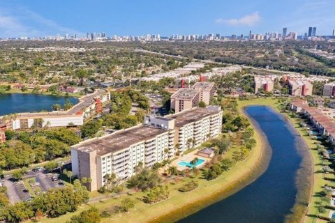 Condominio en venta en Miami, Florida, 2 dormitorios, 136.57 m2 № 2084478 - foto 3