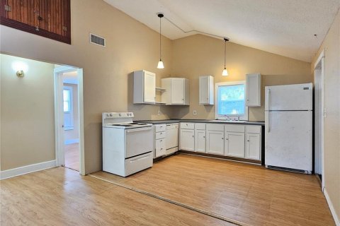 House in Lakeland, Florida 2 bedrooms, 86.96 sq.m. № 2203690 - photo 6