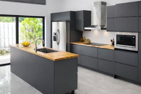 Casa en venta en Miramar, Florida, 4 dormitorios, 137.22 m2 № 1999963 - foto 6