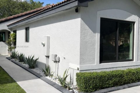 Casa en venta en Miramar, Florida, 4 dormitorios, 137.22 m2 № 1999963 - foto 2