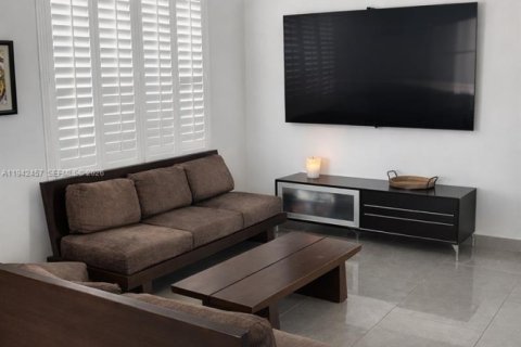 Casa en venta en Miramar, Florida, 4 dormitorios, 137.22 m2 № 1999963 - foto 5