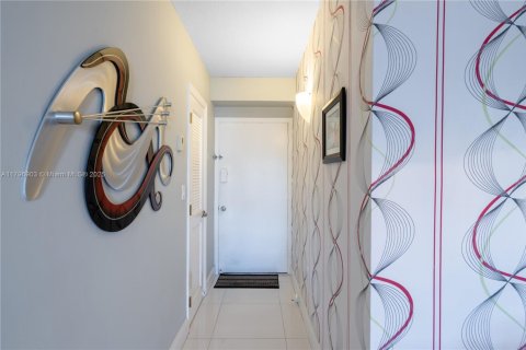 Copropriété à vendre à North Miami Beach, Floride: 2 chambres, 82.03 m2 № 1697833 - photo 11