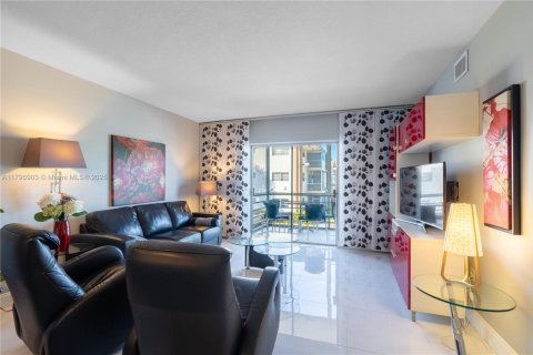 Copropriété à vendre à North Miami Beach, Floride: 2 chambres, 82.03 m2 № 1697833 - photo 2