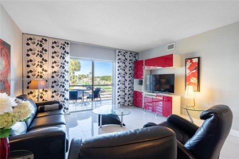 Copropriété à vendre à North Miami Beach, Floride: 2 chambres, 82.03 m2 № 1697833 - photo 3
