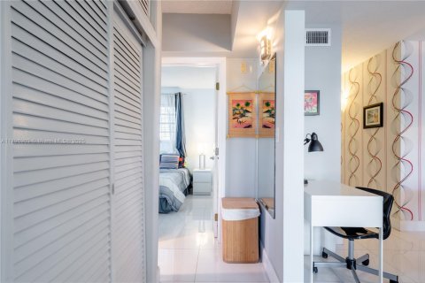 Copropriété à vendre à North Miami Beach, Floride: 2 chambres, 82.03 m2 № 1697833 - photo 20