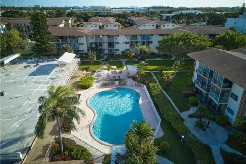 Copropriété à vendre à North Miami Beach, Floride: 2 chambres, 82.03 m2 № 1697833 - photo 28
