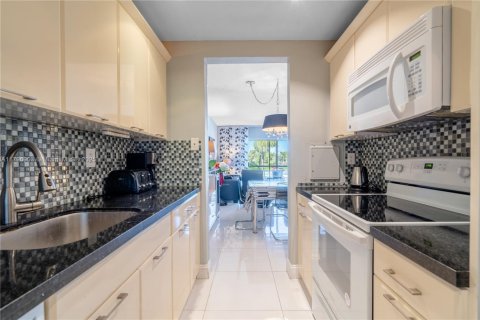 Copropriété à vendre à North Miami Beach, Floride: 2 chambres, 82.03 m2 № 1697833 - photo 13