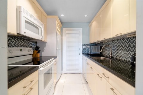Copropriété à vendre à North Miami Beach, Floride: 2 chambres, 82.03 m2 № 1697833 - photo 12