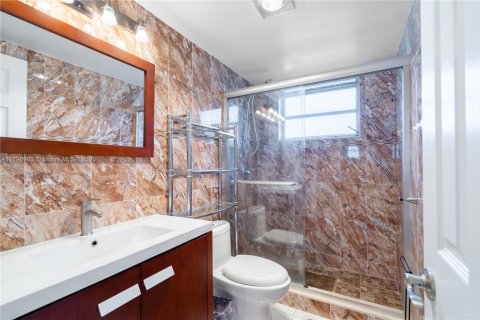 Copropriété à vendre à North Miami Beach, Floride: 2 chambres, 82.03 m2 № 1697833 - photo 17