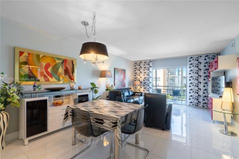 Copropriété à vendre à North Miami Beach, Floride: 2 chambres, 82.03 m2 № 1697833 - photo 1