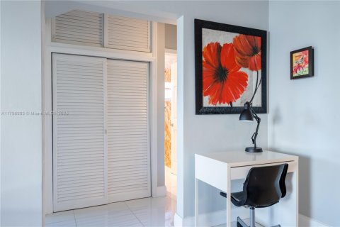 Copropriété à vendre à North Miami Beach, Floride: 2 chambres, 82.03 m2 № 1697833 - photo 10