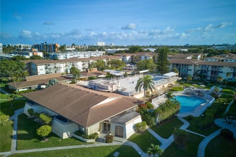 Copropriété à vendre à North Miami Beach, Floride: 2 chambres, 82.03 m2 № 1697833 - photo 29