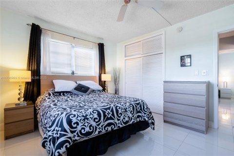 Copropriété à vendre à North Miami Beach, Floride: 2 chambres, 82.03 m2 № 1697833 - photo 15