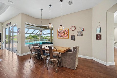 House in Fort Myers, Florida 4 bedrooms, 344.85 sq.m. № 2117218 - photo 13