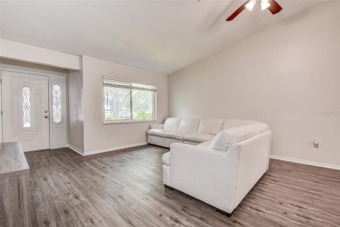 House in Largo, Florida 4 bedrooms, 163.23 sq.m. № 1919125 - photo 6