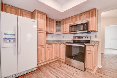 House in Largo, Florida 4 bedrooms, 163.23 sq.m. № 1919125 - photo 11