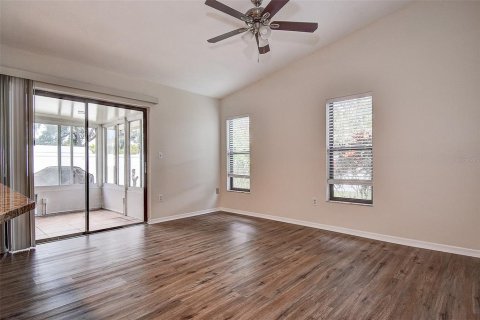 House in Largo, Florida 4 bedrooms, 163.23 sq.m. № 1919125 - photo 13
