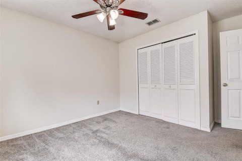 House in Largo, Florida 4 bedrooms, 163.23 sq.m. № 1919125 - photo 25