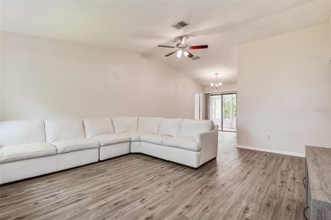 House in Largo, Florida 4 bedrooms, 163.23 sq.m. № 1919125 - photo 5