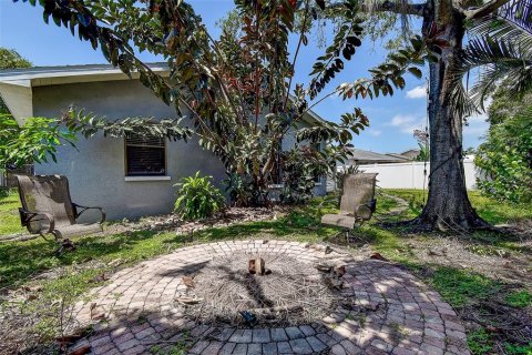 House in Largo, Florida 4 bedrooms, 163.23 sq.m. № 1919125 - photo 30
