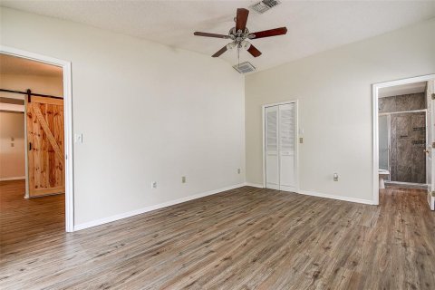 House in Largo, Florida 4 bedrooms, 163.23 sq.m. № 1919125 - photo 17