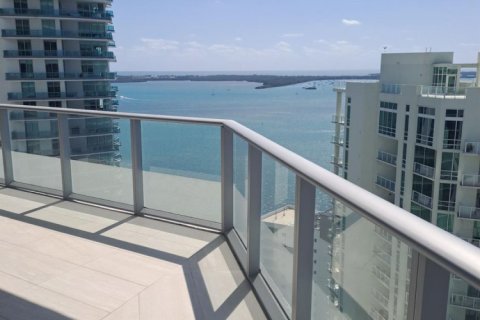 Condominio en alquiler en Miami, Florida, 3 dormitorios, 121.52 m2 № 1054626 - foto 1