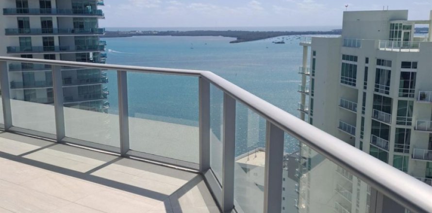 Condominio en Miami, Florida, 3 dormitorios № 1054626