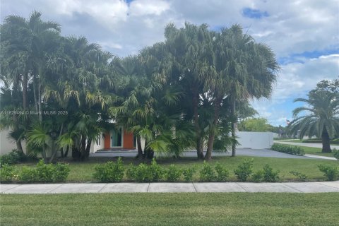 House in Cutler Bay, Florida 3 bedrooms, 181.44 sq.m. № 1804151 - photo 8