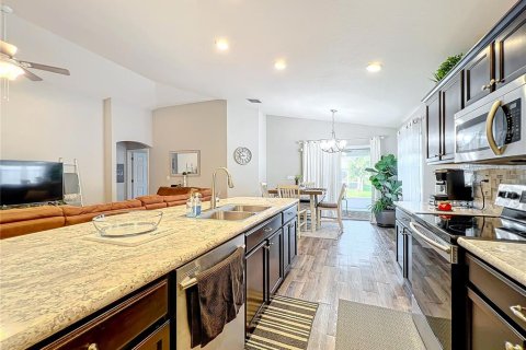 Купить виллу или дом в Хейнс-Сити, Флорида 11 комнат, 146.04м2, № 1408279 - фото 16